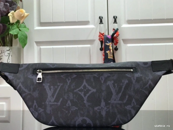 WIS LOUIS DISCOVERY VUITTON BUMBAG 0211